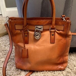 Elegant Tan Michael Kors Leather Handbag